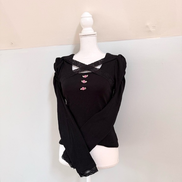 Ank Rouge Top with Roses - Picture 2 of 3